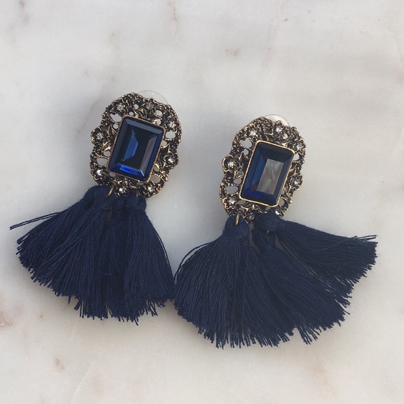 Jewelry - Antique gold tassel earrings